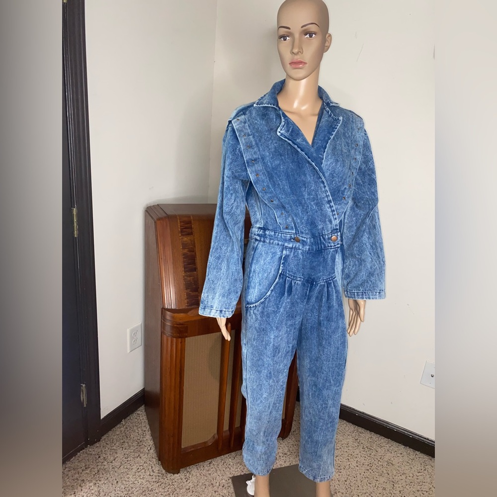 1980s Acid Wash Lightweight Denim Blue Jean Vintage 80s Jumpsuit.